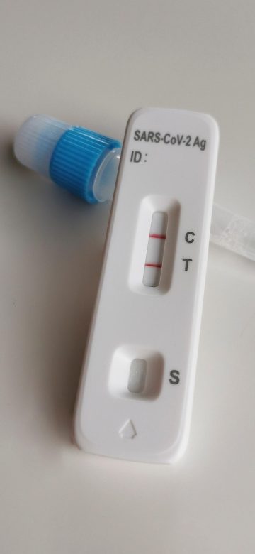 带宽测试 App 设置页截图，权限开关与清理记录按钮由上到下排列，每项附一行简短说明文字